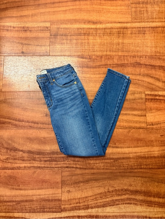 Universal Thread Denim - Universal Thread High Rise Women’s Skinny Jeans in Medium Blue Wash
